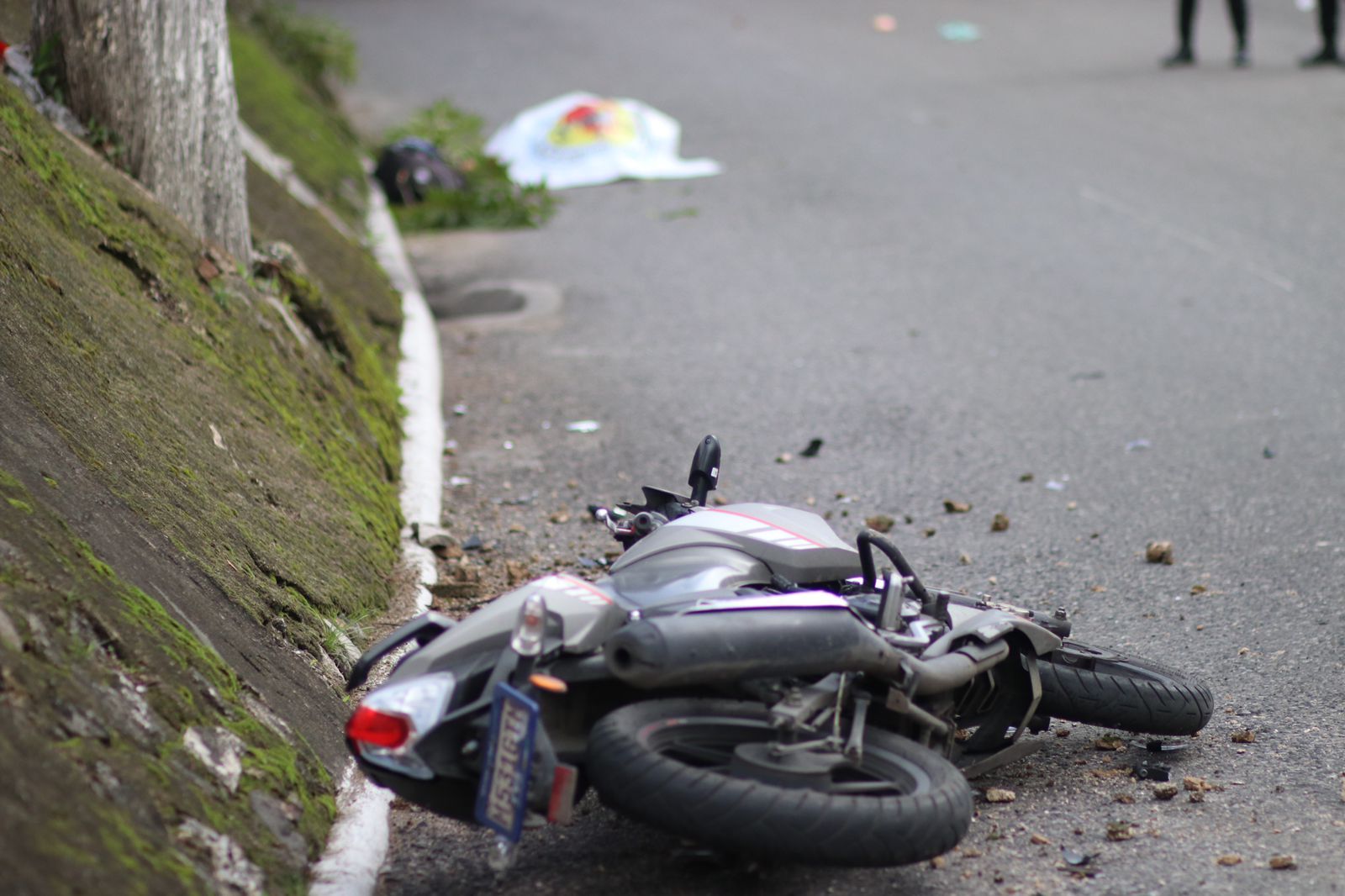 Se registra fuerte colisión entre motoristas en Mixco