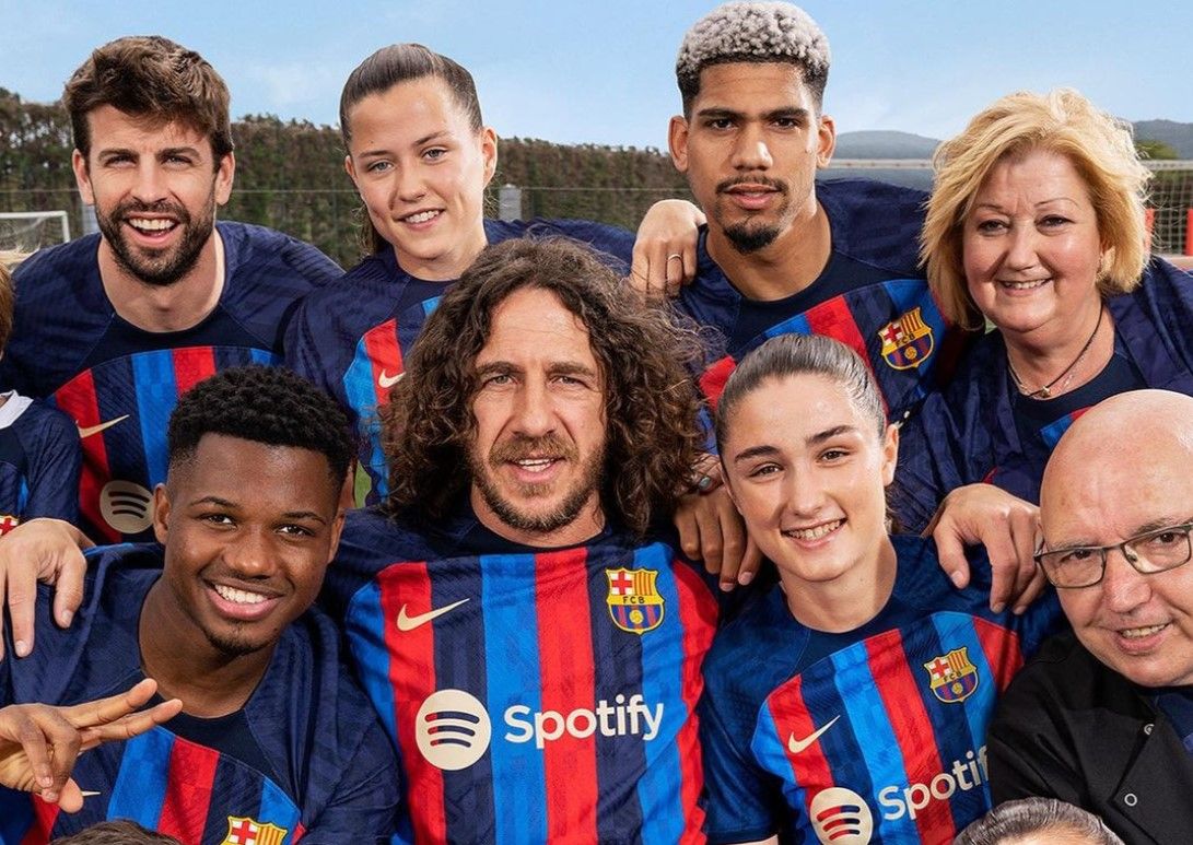 Barcelona presenta su nuevo uniforme para la temporada 2022/2022