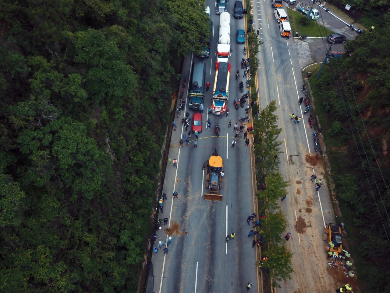 Carriles afectados por derrumbe siguen sin habilitarse en ruta Interamericana