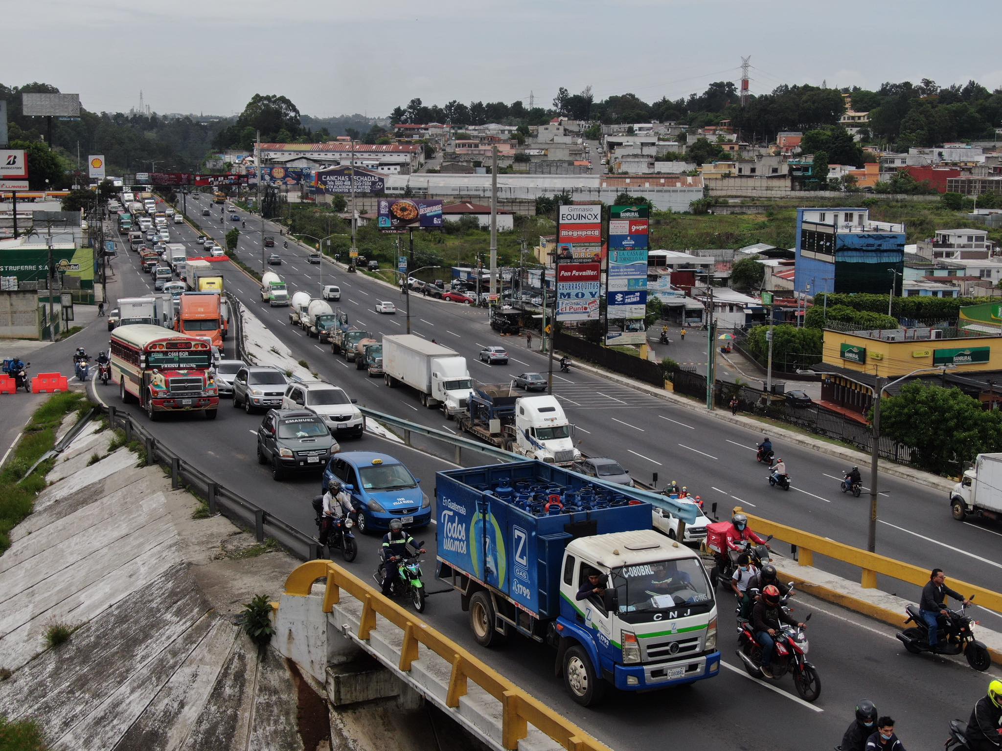 VIDEO. Caos vehicular persiste en ruta al Pacífico tras hundimiento