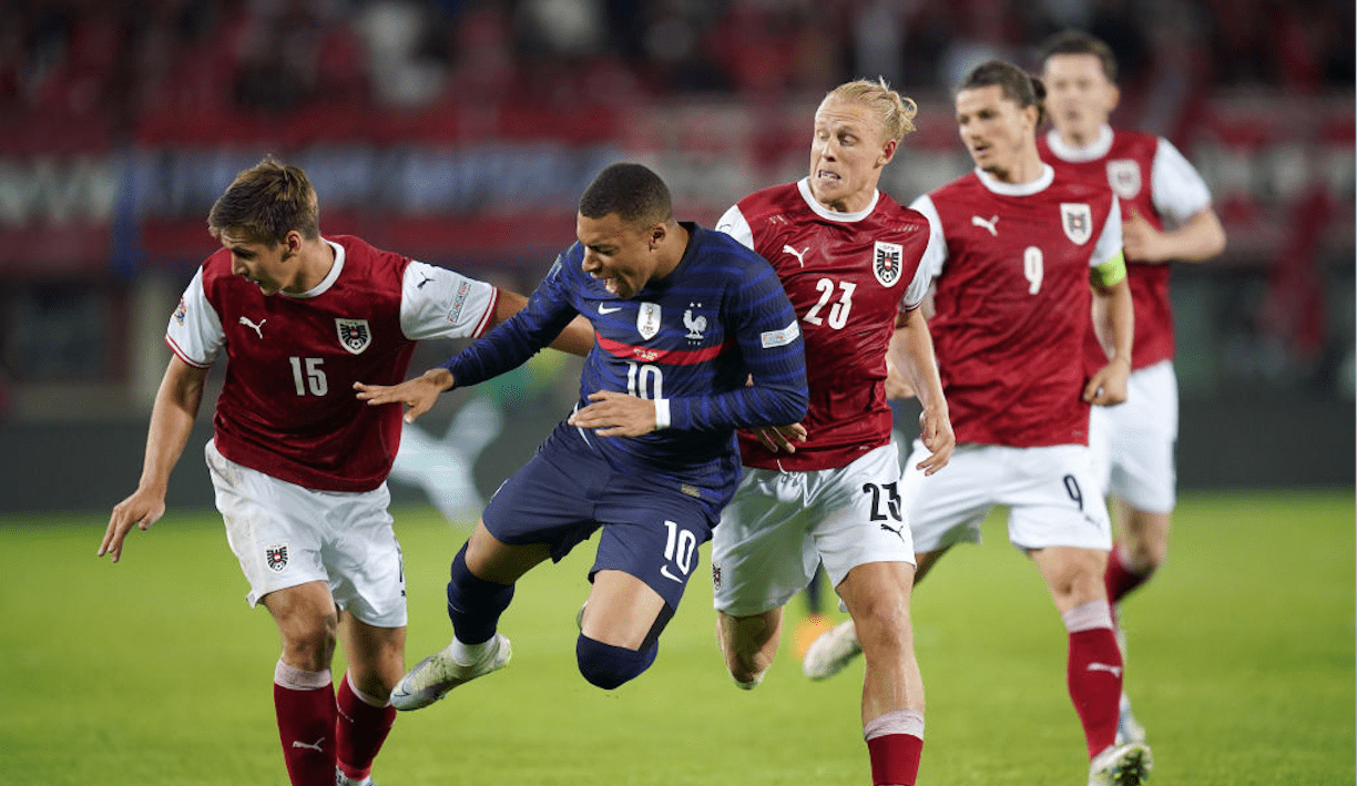 Mbappé contradice a presidente de su federación y denuncia racismo