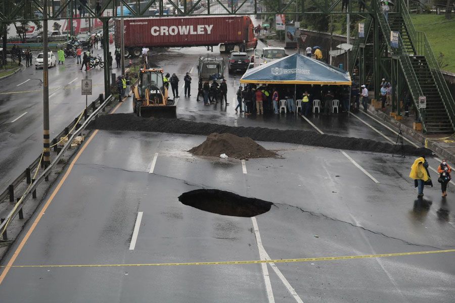 Evalúan la colocación de dos puentes Bailey ante socavamiento en carretera al Pacífico