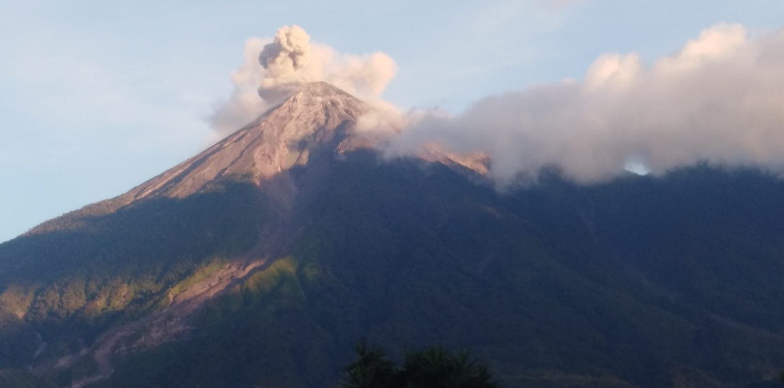 Volcán de Fuego aumenta su actividad, informa el Insivumeh