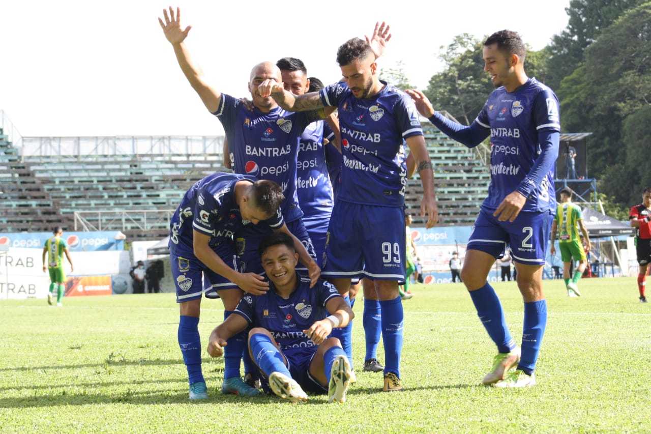 ¡Victoria de los «príncipes azules»! Cobán sigue en racha y golea a Xinabajul en la fecha 2