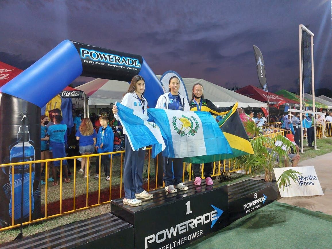 Guatemala continúa cosechando medallas en el Campeonato de Natación en Barbados