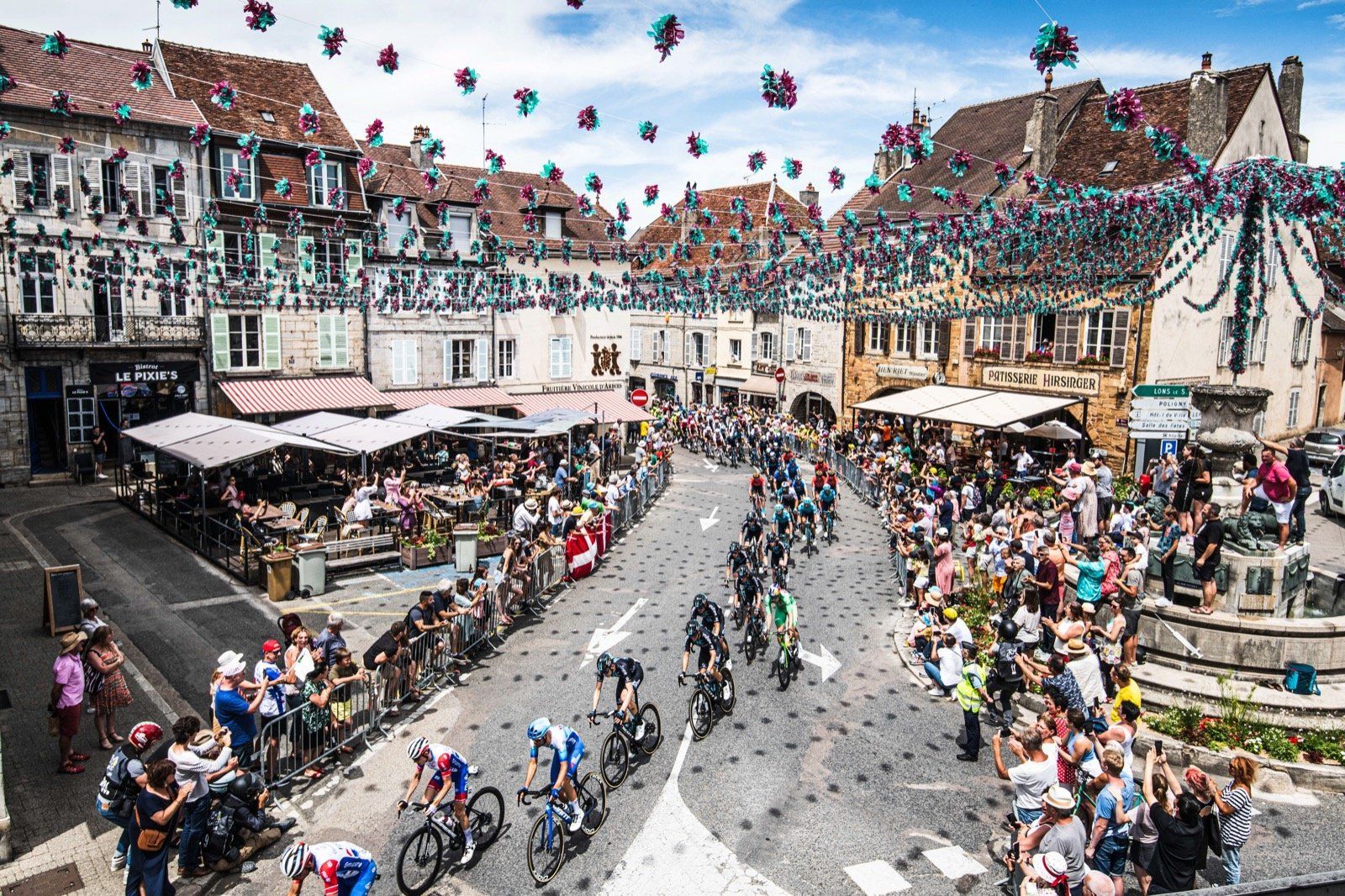 Tour de Francia: Ciclistas abandonan la competición tras dar positivo por Covid-19