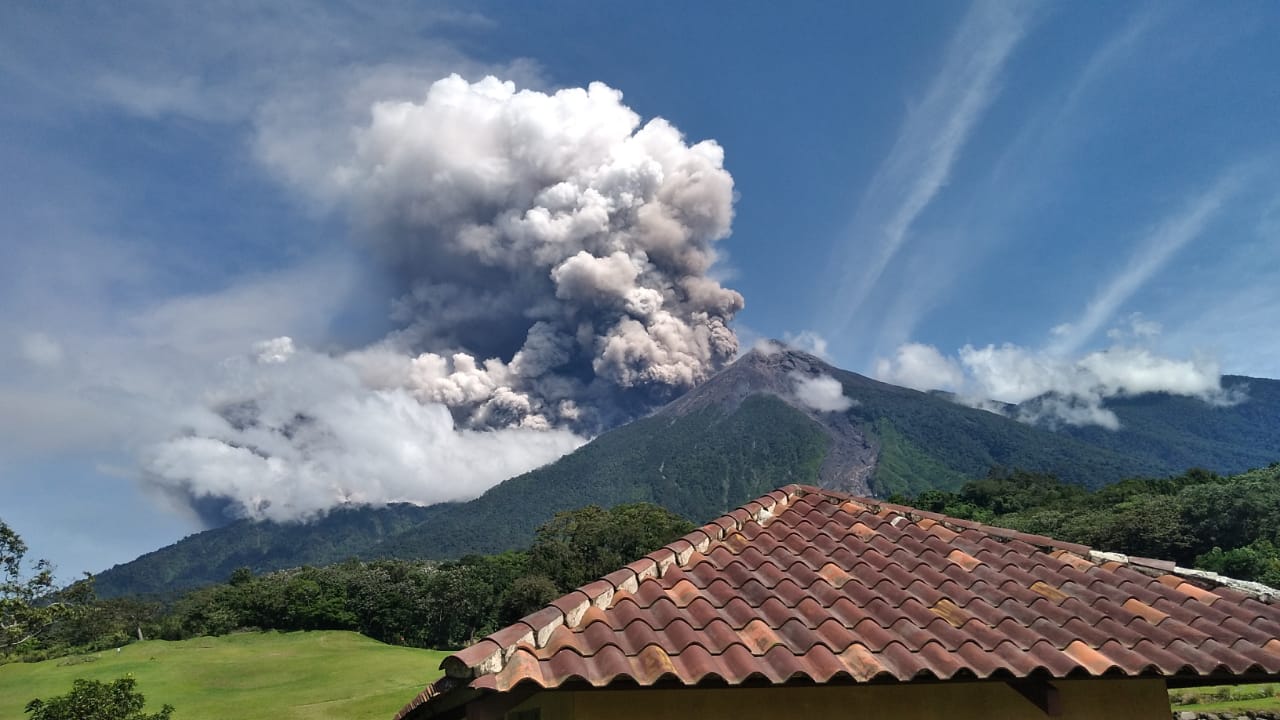 VIDEOS. Conred emite avisos por actividad del volcán de Fuego