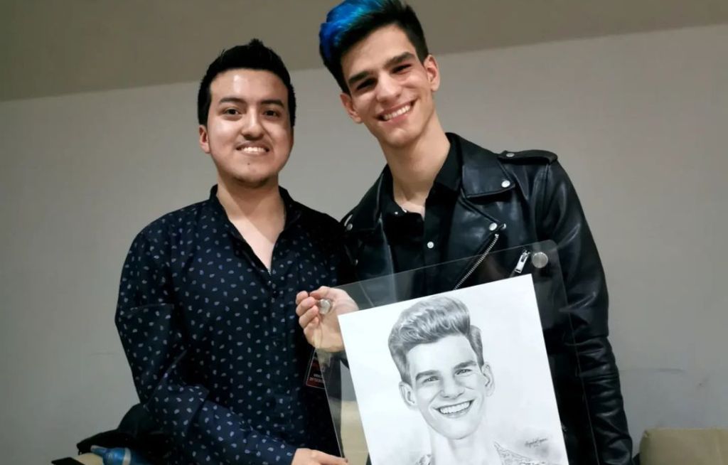 Artista jalapaneco entrega personalmente dibujo a Nelson Carreras