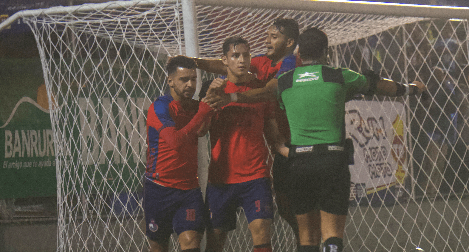 ¡Goleada! Rojos terminan con racha de Mixco de partidos sin perder