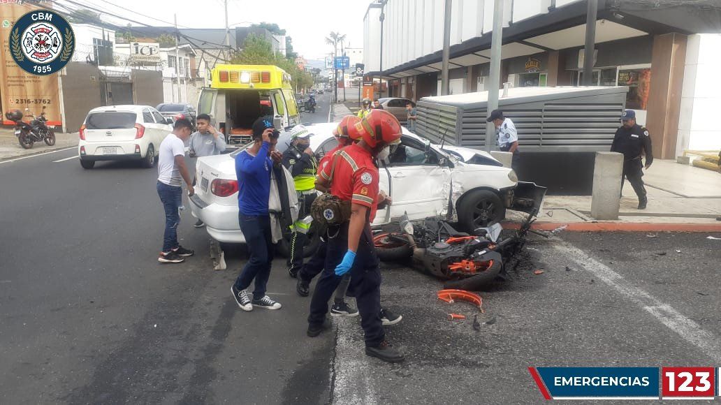 Accidente en la zona 10 provoca muerte de un motorista