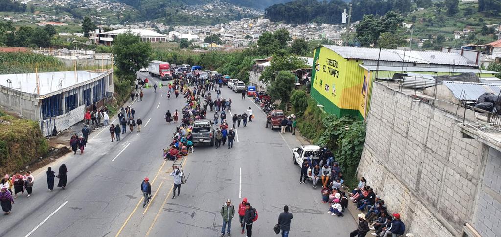 Continúan bloqueos en carretera a Nahualá, Sololá