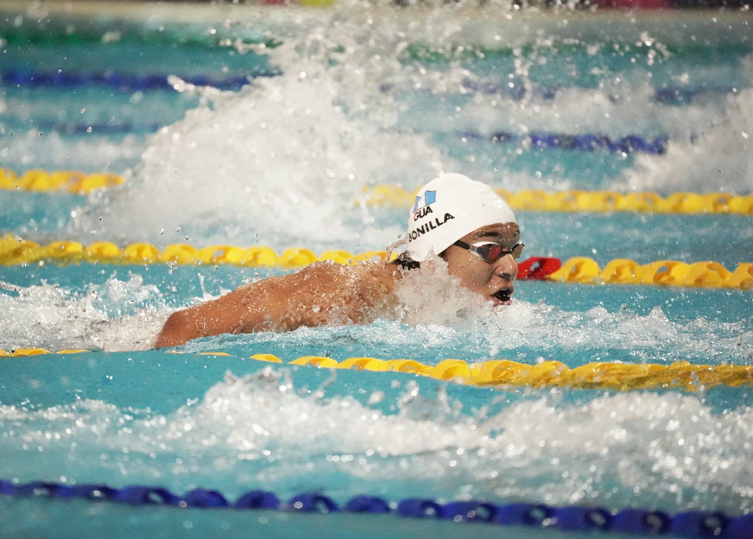 Guatemalteco Roberto Bonilla en el top-6 del World Junior Swimming Championship