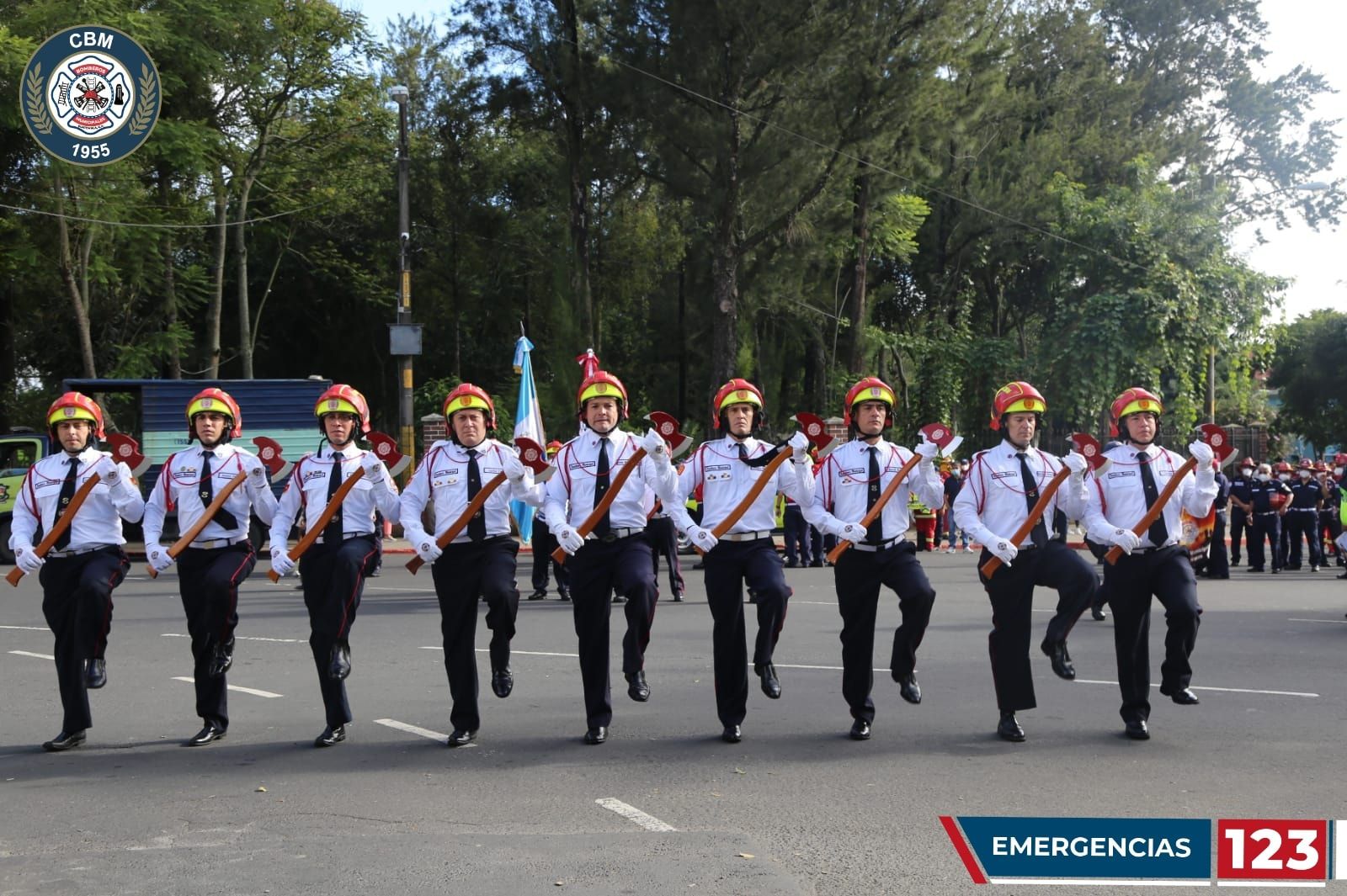 Desfile de los Bomberos Municipales por 67 aniversario