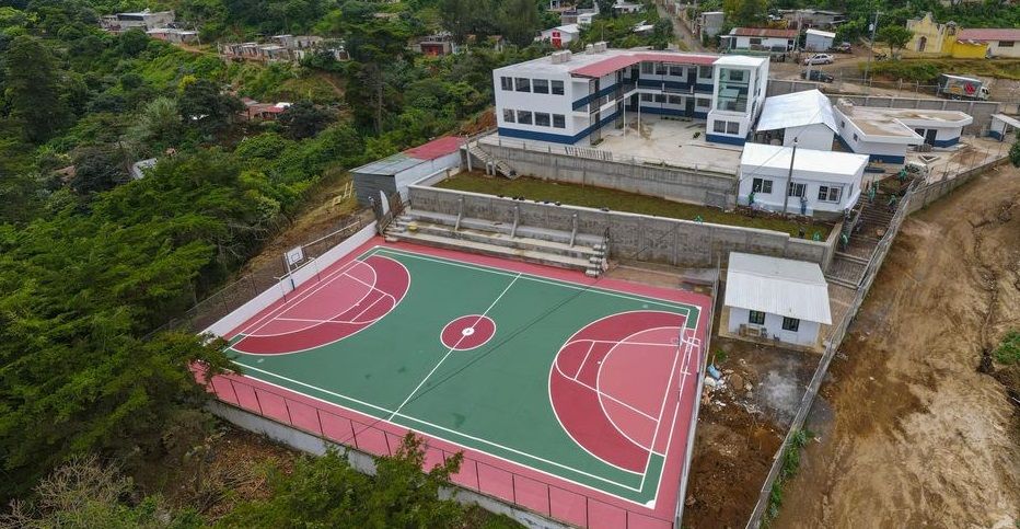 Inauguran escuela renovada en el Hato, Antigua Guatemala