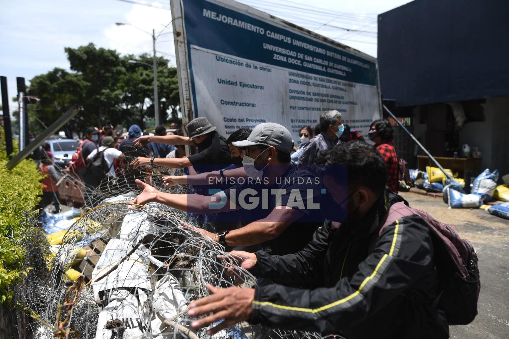 Estudiantes retoman instalaciones de la USAC tras trifulca