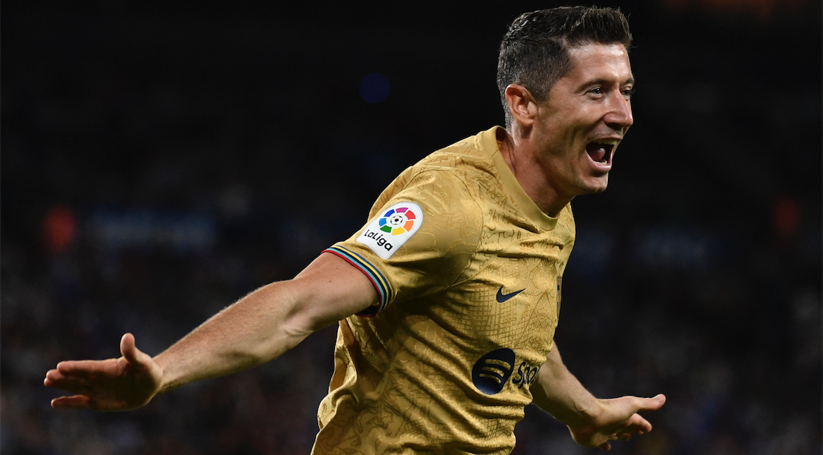 Doblete de Lewandowski le da su primera victoria al Barcelona