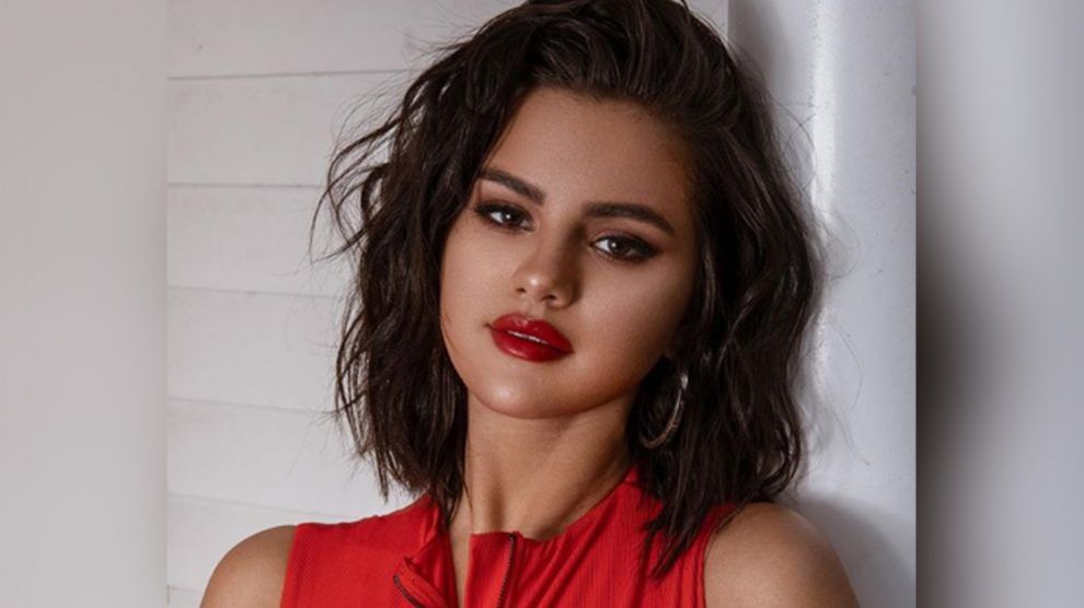 Selena Gomez muestra una panza real, cansada de las críticas por su peso