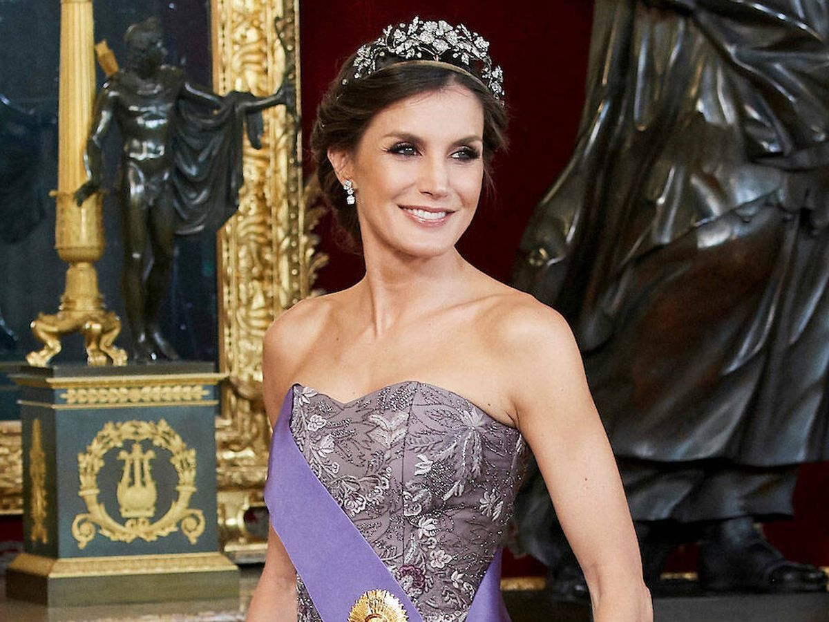 ¿Por qué la reina Letizia no se persigna frente al féretro de la reina Isabel?