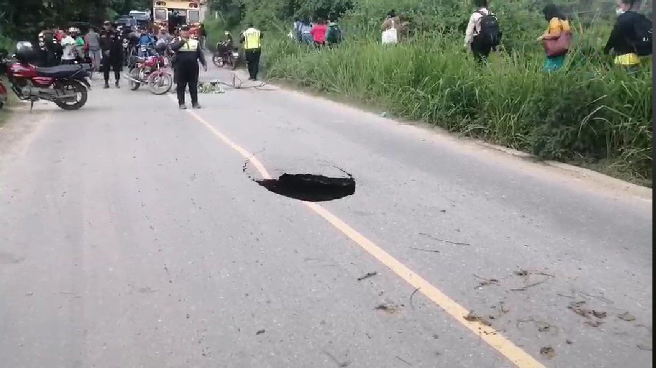 ¡Sin paso! Hundimiento en San Pedro Ayampuc