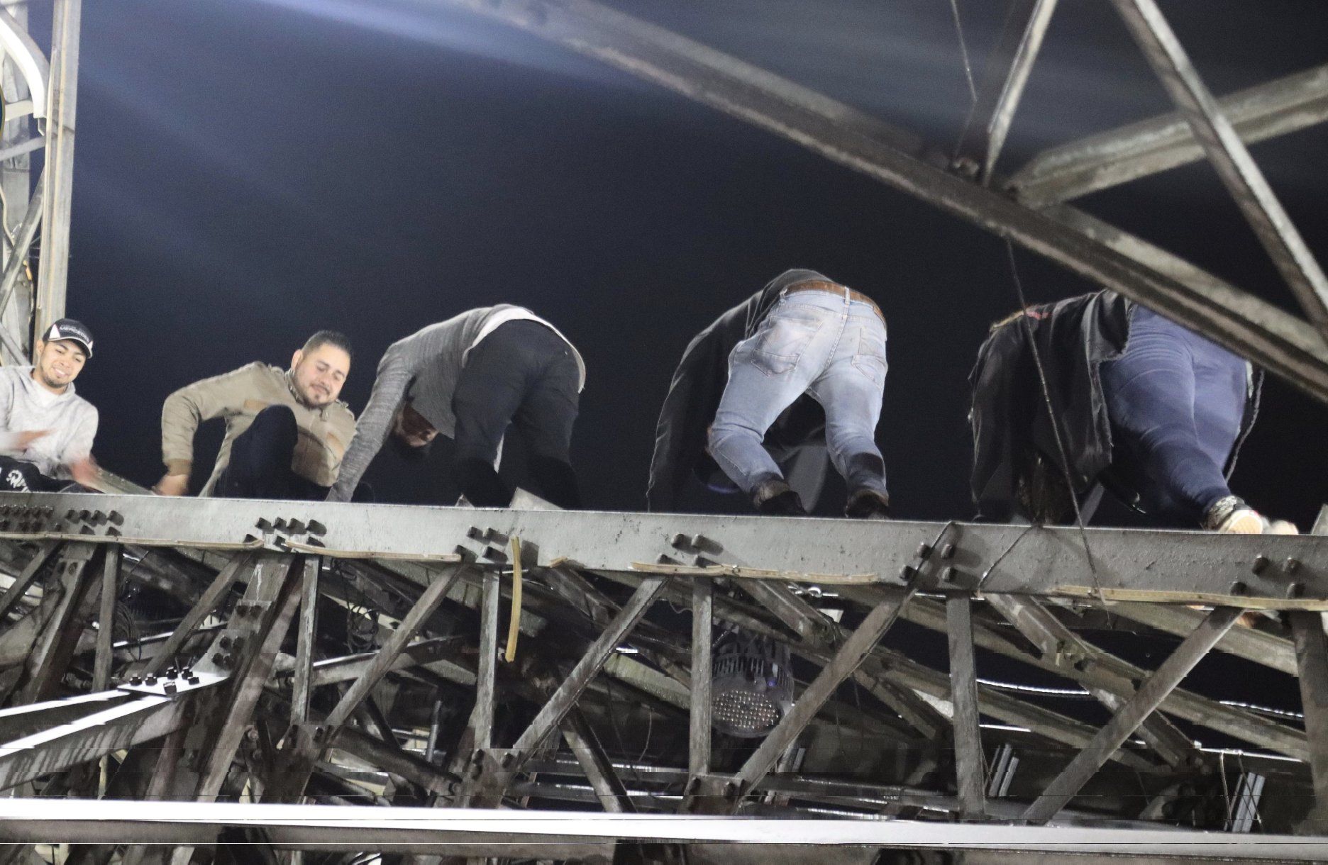 Rescate inusual de 20 personas de la Torre del Reformador