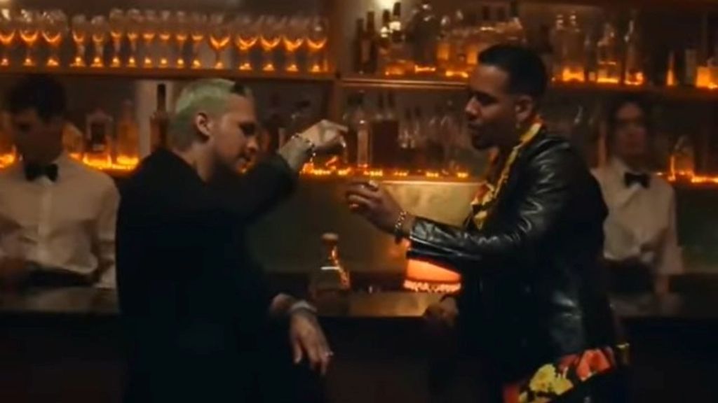 ¡Sin tatuajes! Christian Nodal aparece junto a Romeo Santos en nuevo videoclip