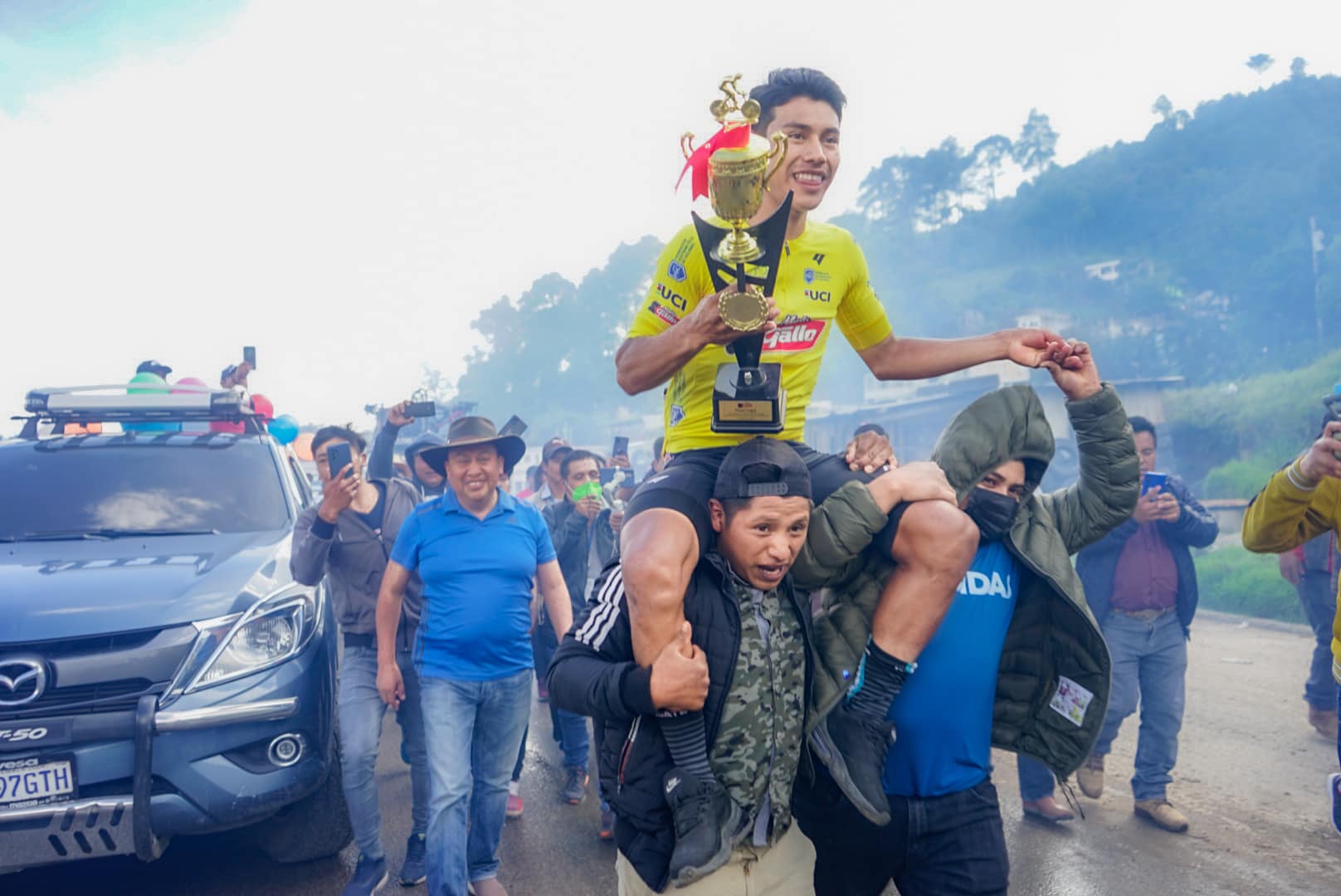 Fiesta en Santa Apolonia con la llegada del campeón de la Vuelta de la Juventud 2022