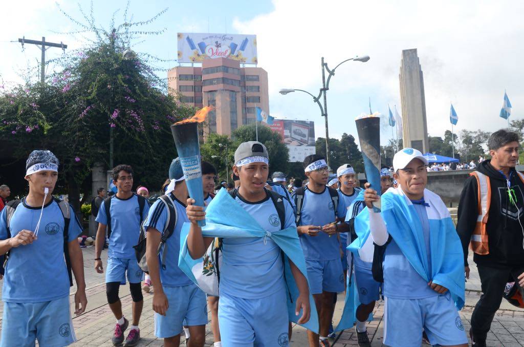 Antorchas y desfile vuelven a las calles por aniversario de Independencia