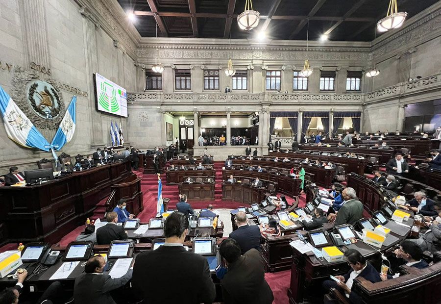 Congreso extiende pago de seguro médico privado para diputados