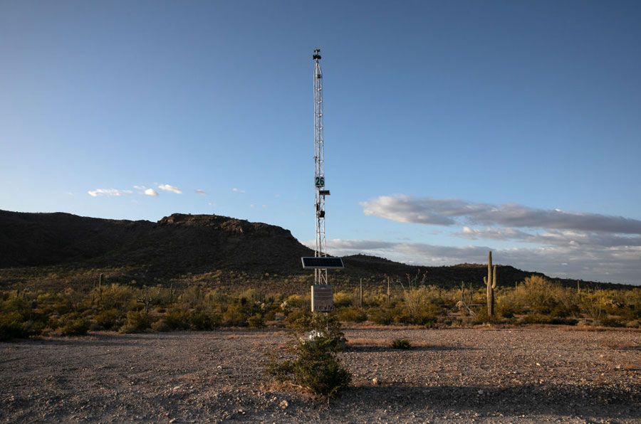 Asisten a pareja guatemalteca en reunificación con sus hijas, abandonadas en desierto en Arizona