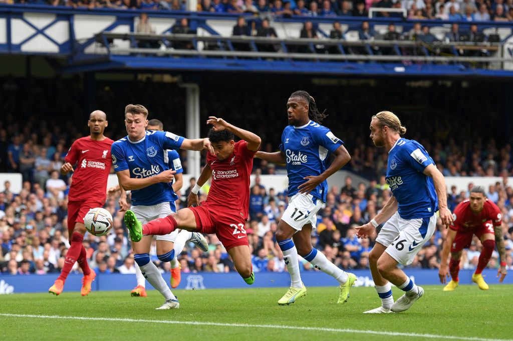 Everton y Liverpool empatan sin goles en el Derby de Merseyside