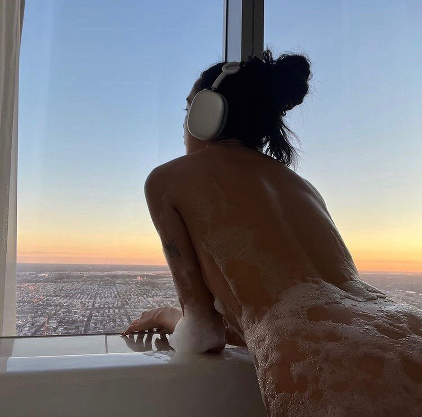 foto dua lipa desnuda