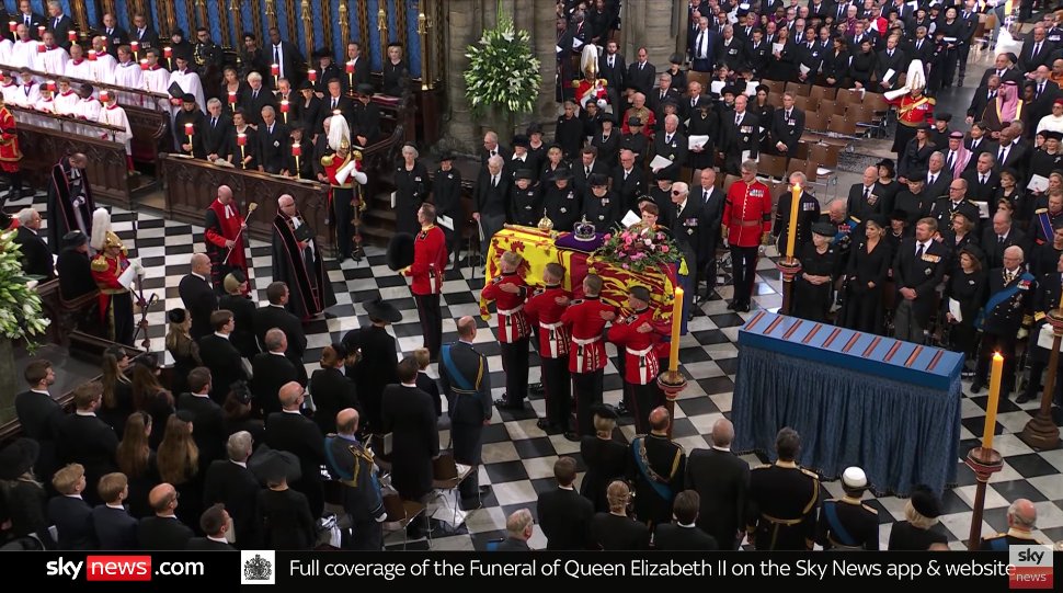 ¿Por qué siendo la iglesia anglicana interpretaron el Padre Nuestro en el funeral?