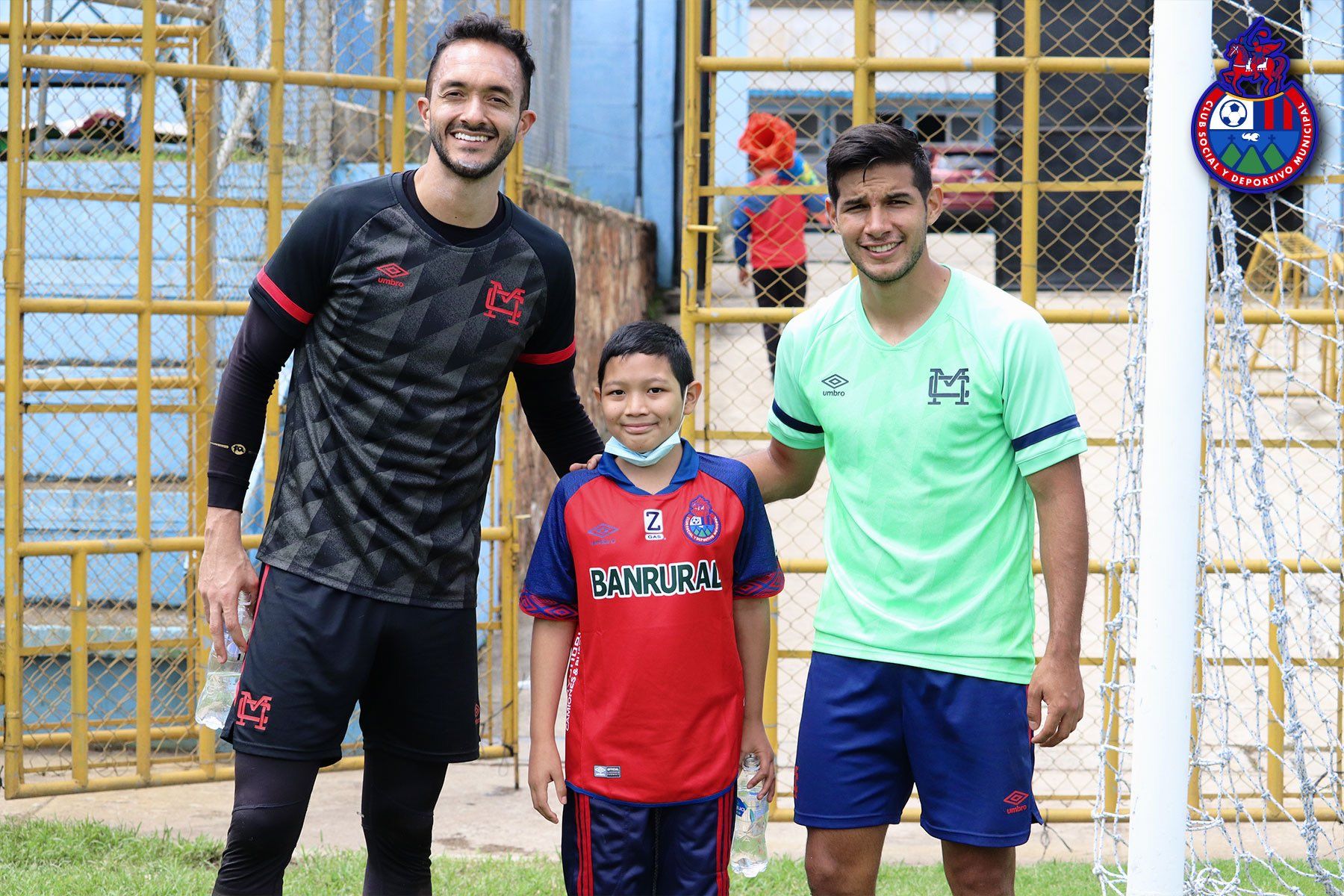 El pequeño aficionado rojo que venció el cáncer y pudo conocer a sus ídolos