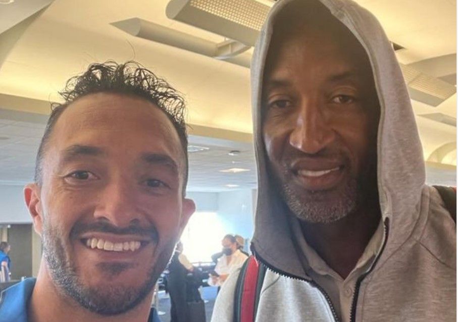 Futbolistas guatemaltecos coinciden con la leyenda del baloncesto Scottie Pippen