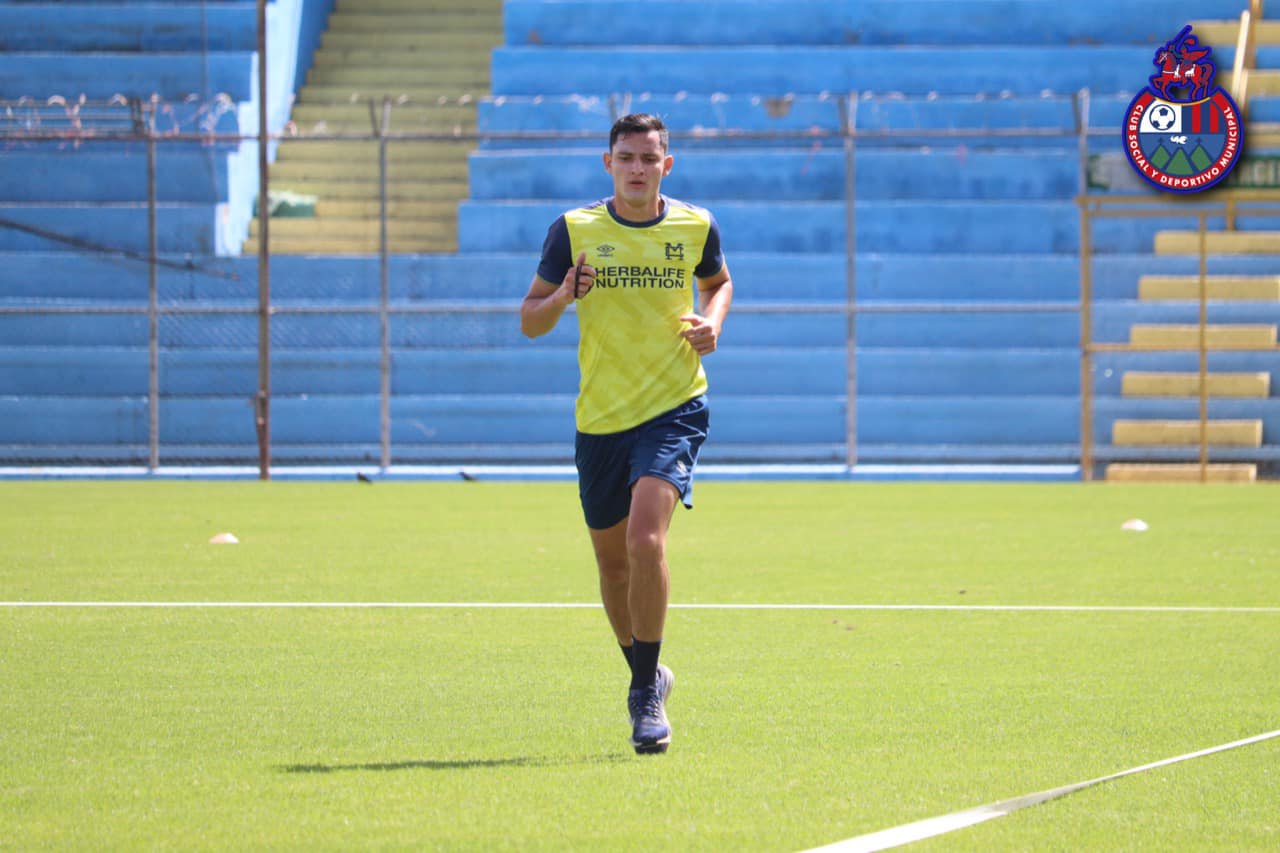 José Carlos Martínez sufre fractura de brazo en el mes que regresa la selección nacional