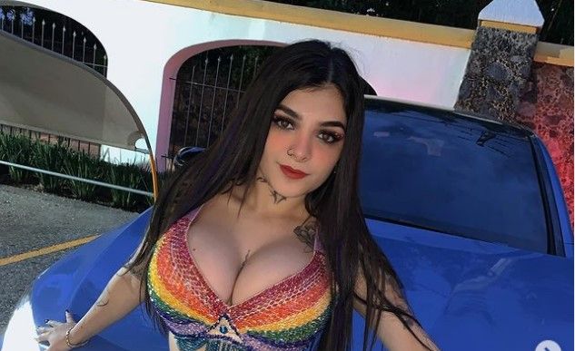 Karely Ruiz comienza la celebración de Halloween con provocativos disfraces