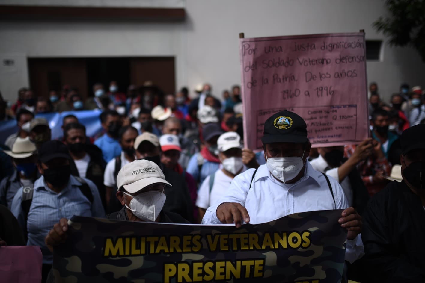 VIDEO. Veteranos protestan y exigen a Giammattei un resarcimiento