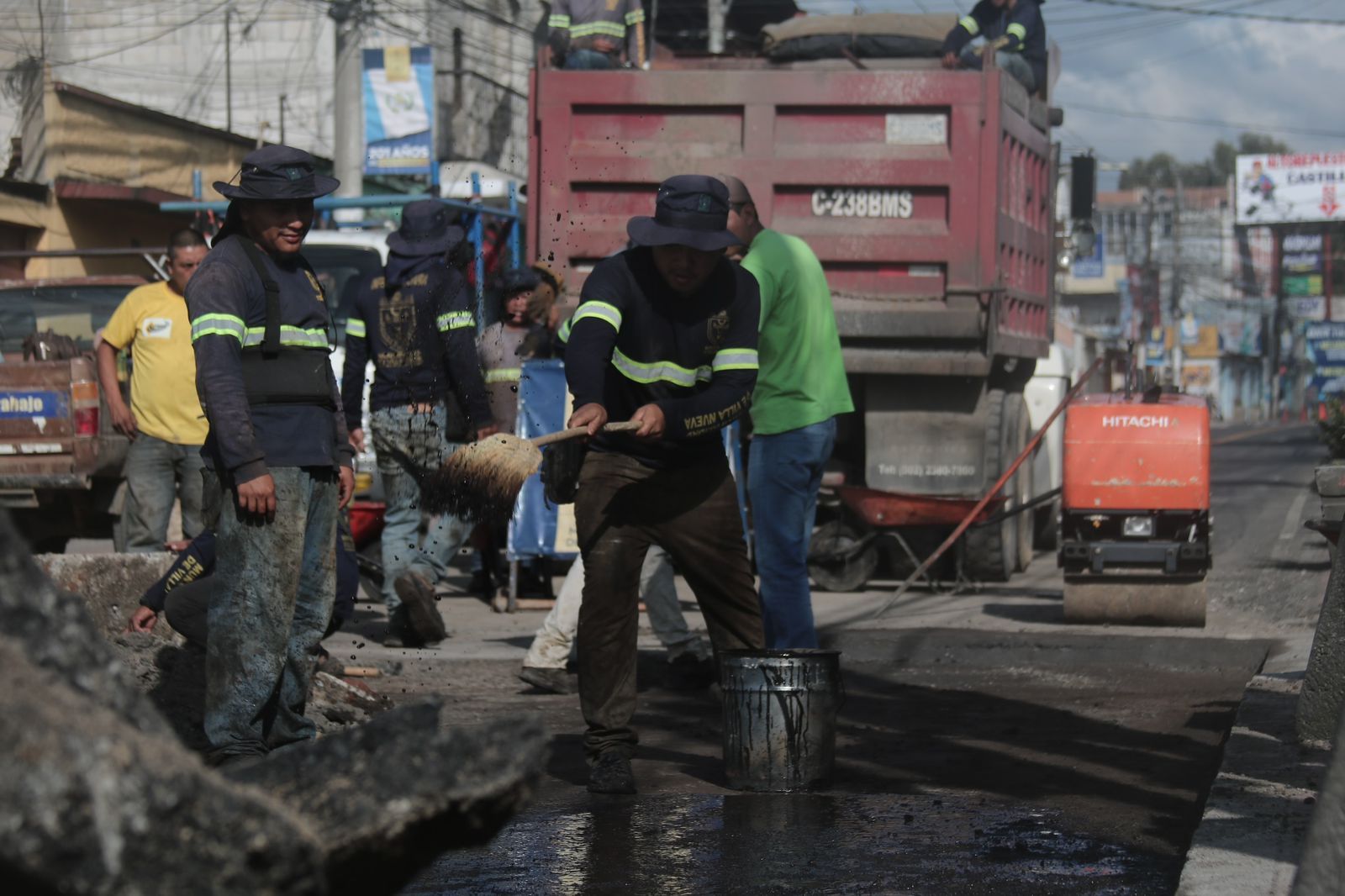 Hacen arreglos en Calle Real en Villa Nueva tras temor a otro hundimiento