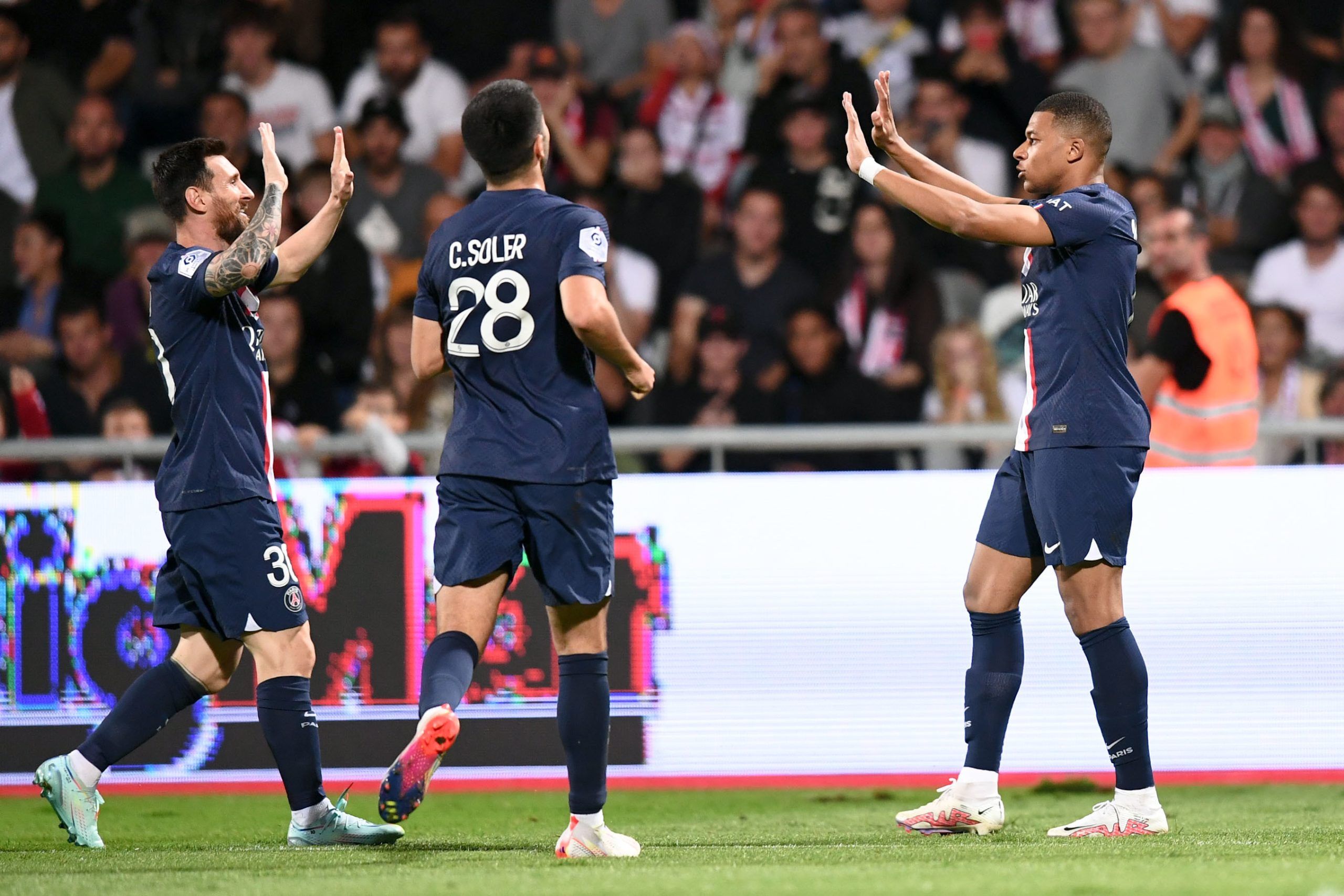 Messi y Mbappé deslumbran y guían la goleada del PSG ante el Ajaccio