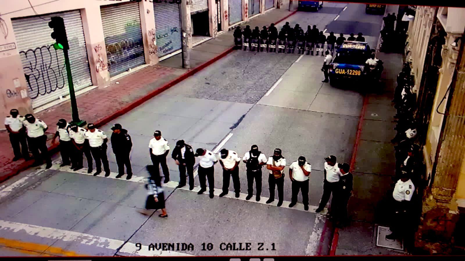 Veteranos militares se concentran en la Plaza de la Constitución