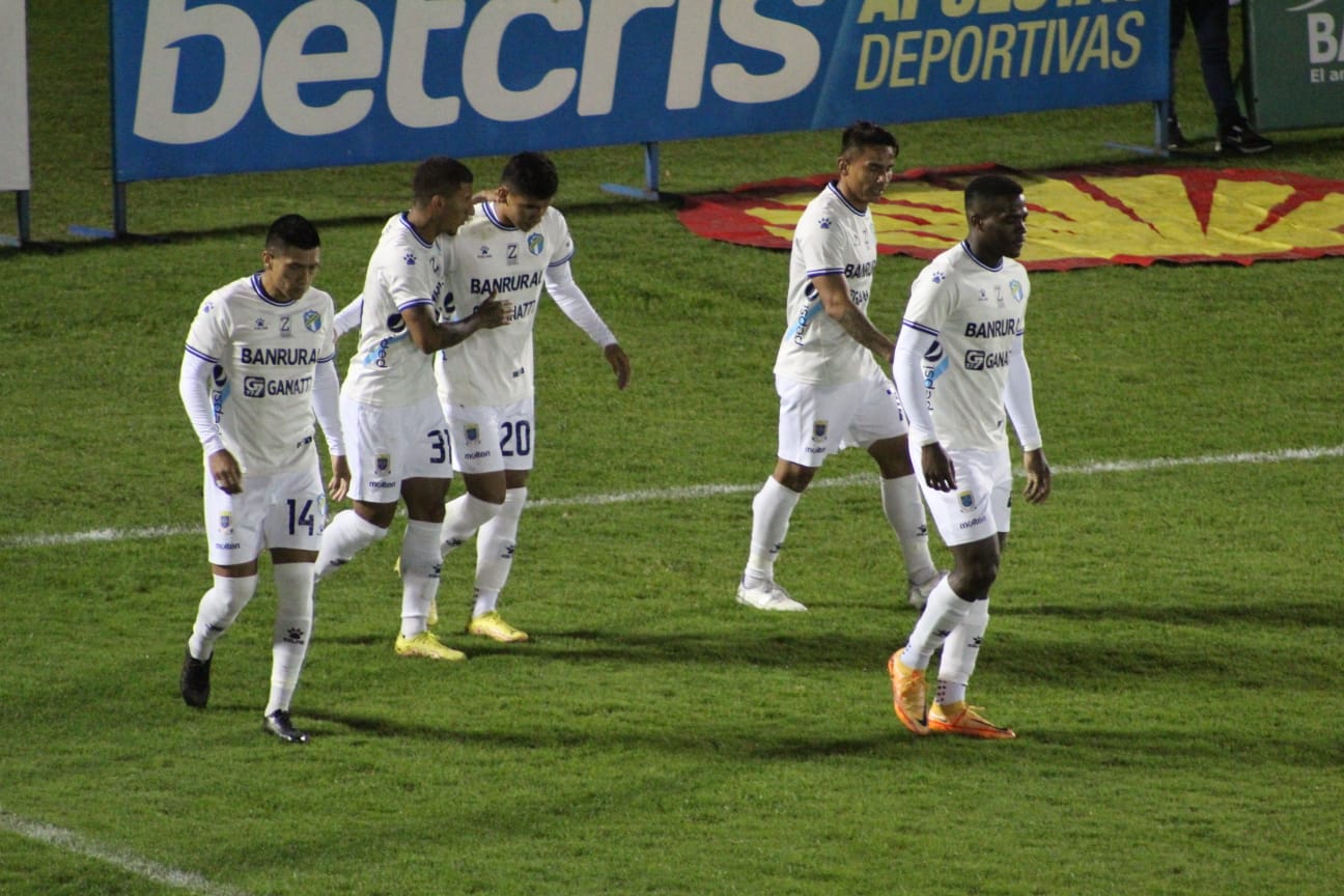 Comunicaciones rompe el invicto local de Xela y retoma el liderato del Apertura 2022