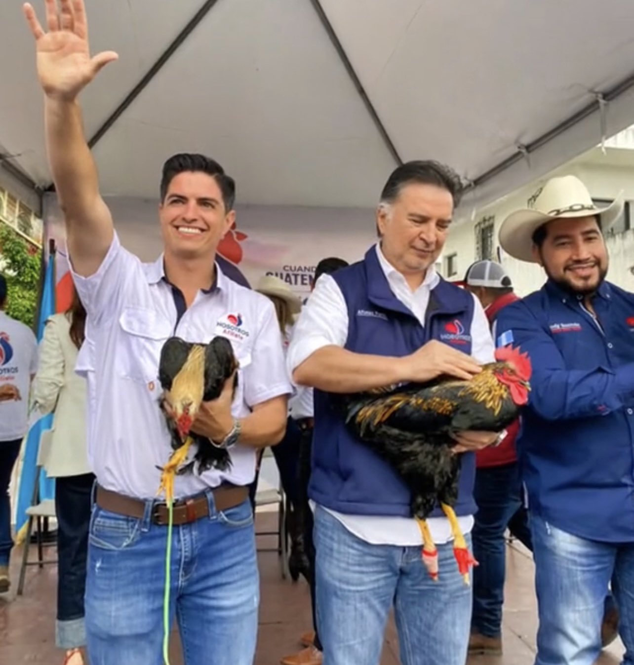 Alfonso Portillo con la agrupación política Nosotros. / Foto: Cortesía