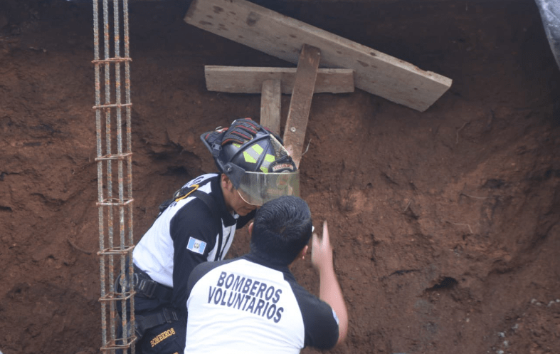 Una persona fallece tras quedar soterrada en obra en construcción en zona 10