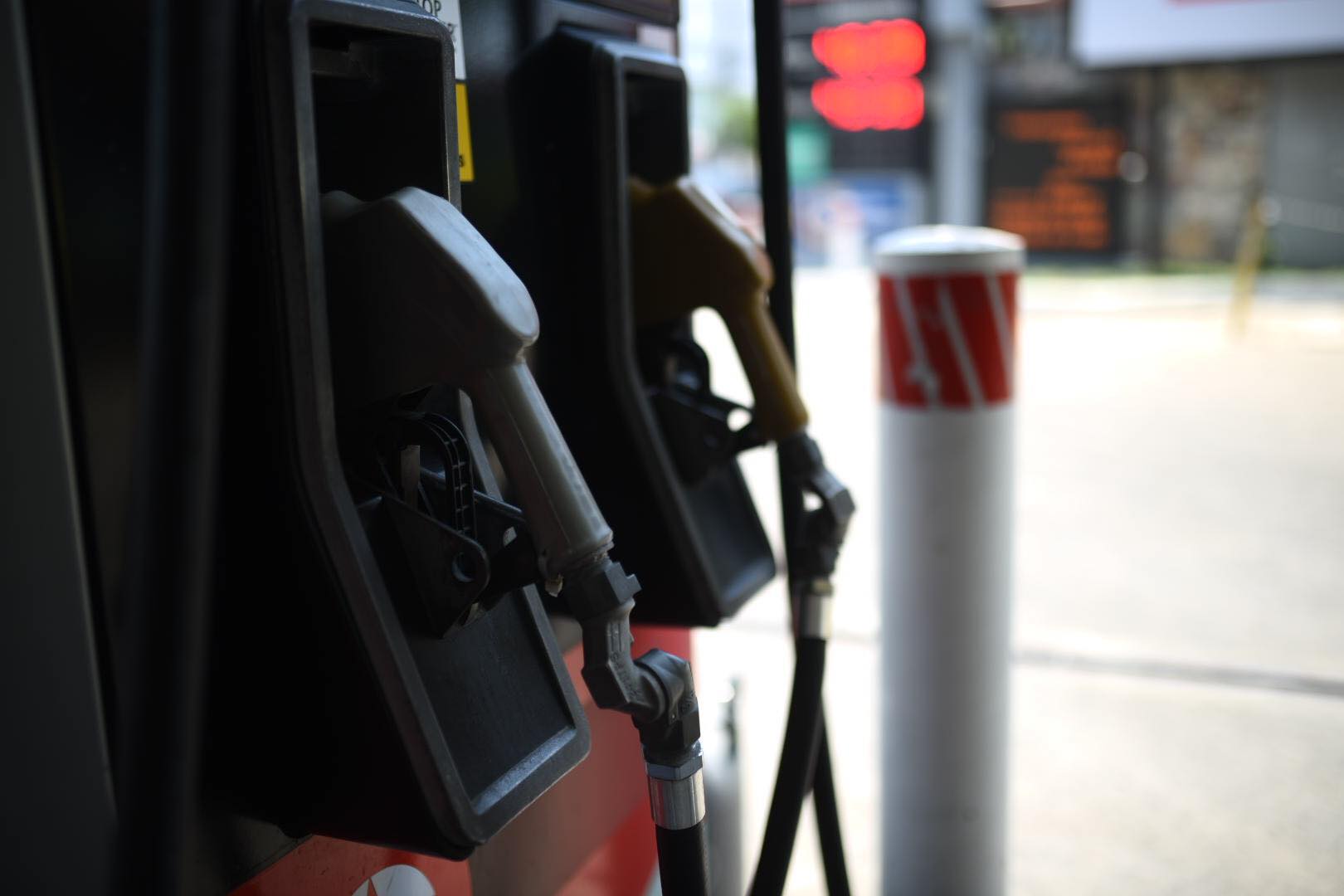 Advierten tendencia al alza en precios de combustibles para las próximas semanas