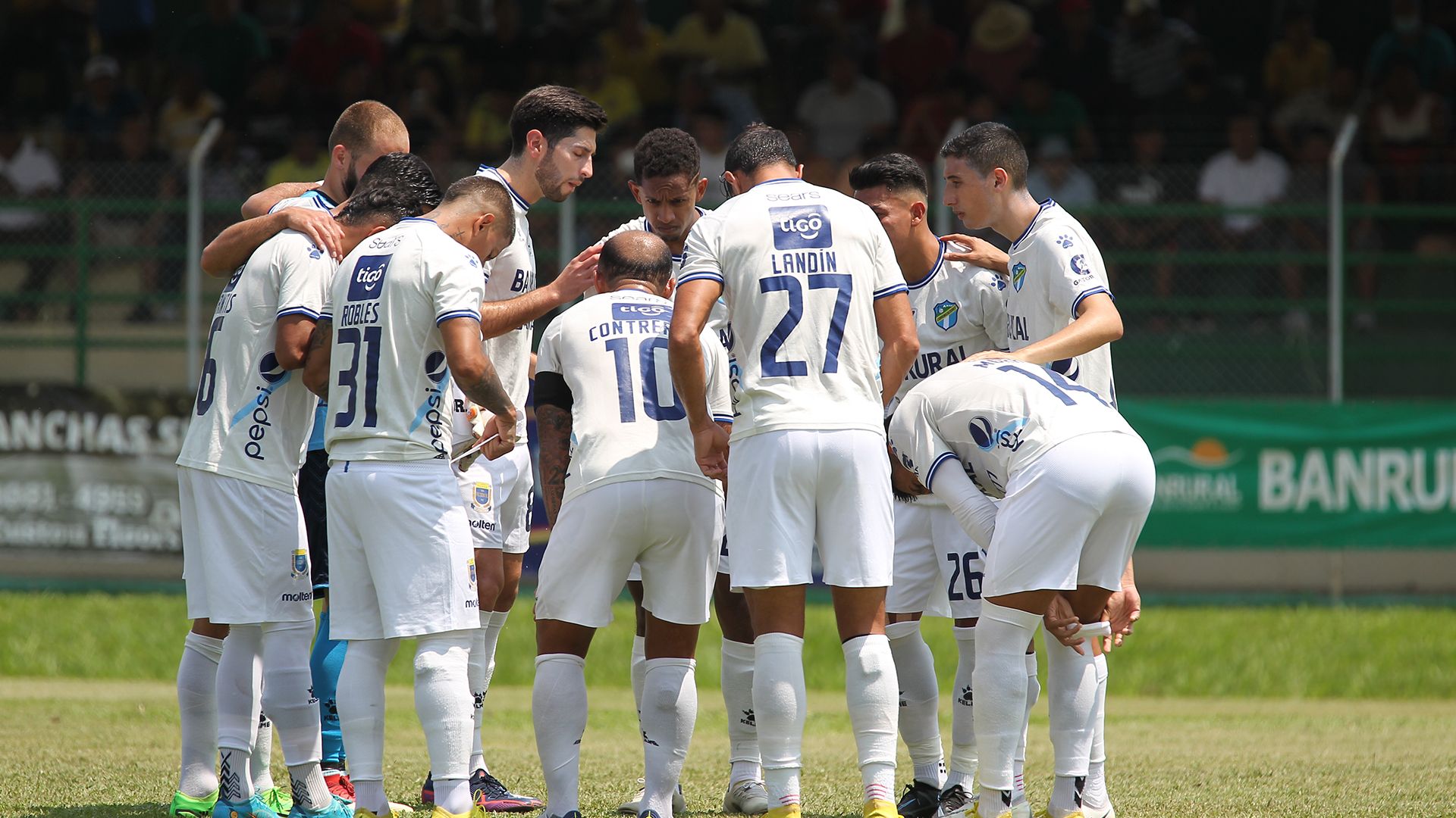 Comunicaciones vuelve a la senda del triunfo en un partido que duró 100 minutos