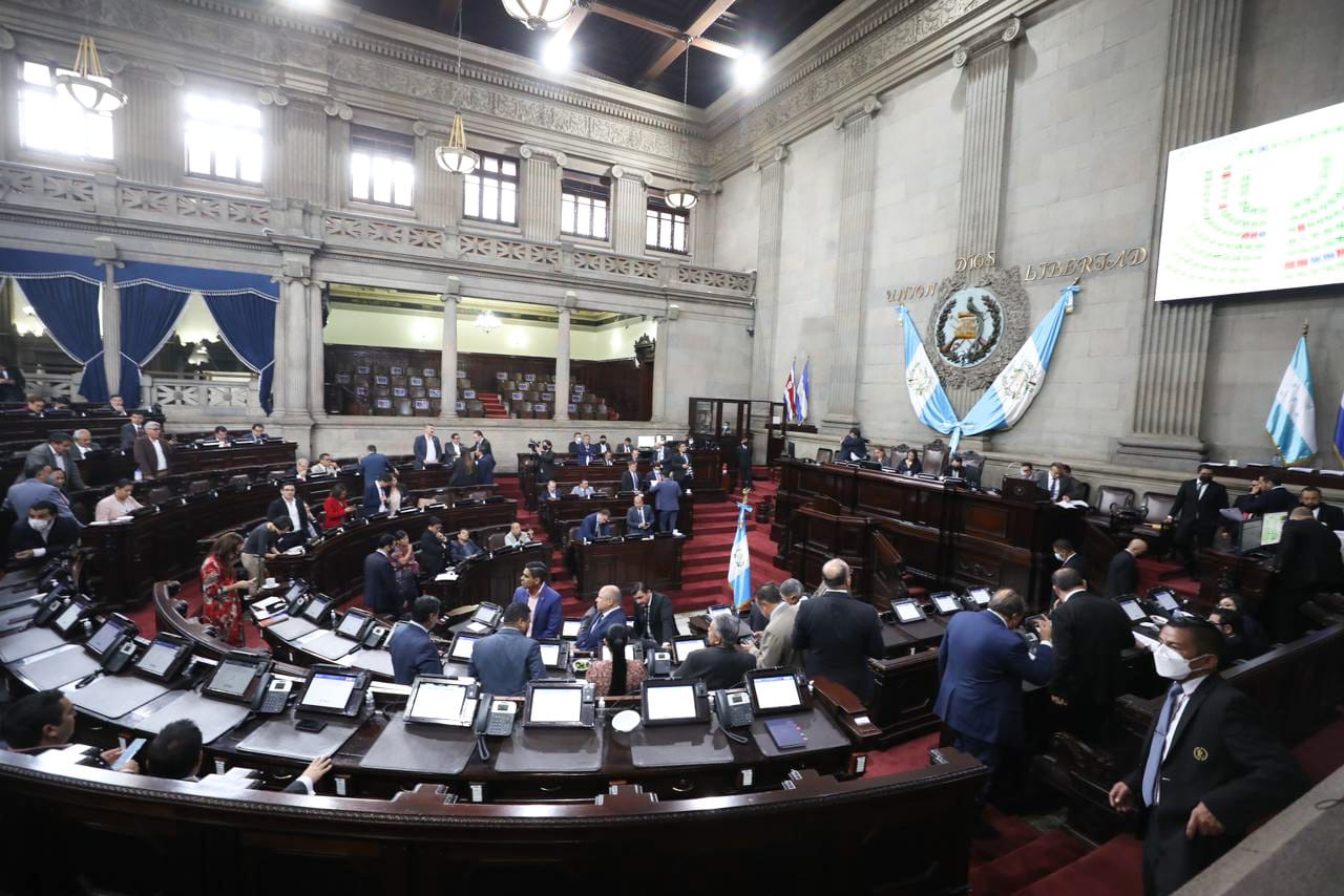 Autorizan “puente” a los trabajadores del Congreso