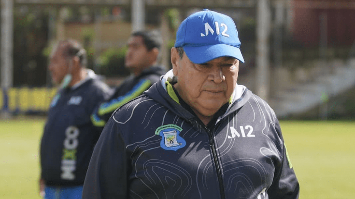 Mixco deja fuera a Julio Gómez y la afición lo defiende