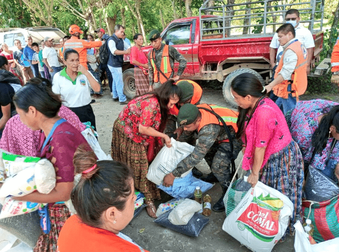 Damnificados por tormenta Julia reciben ayuda humanitaria