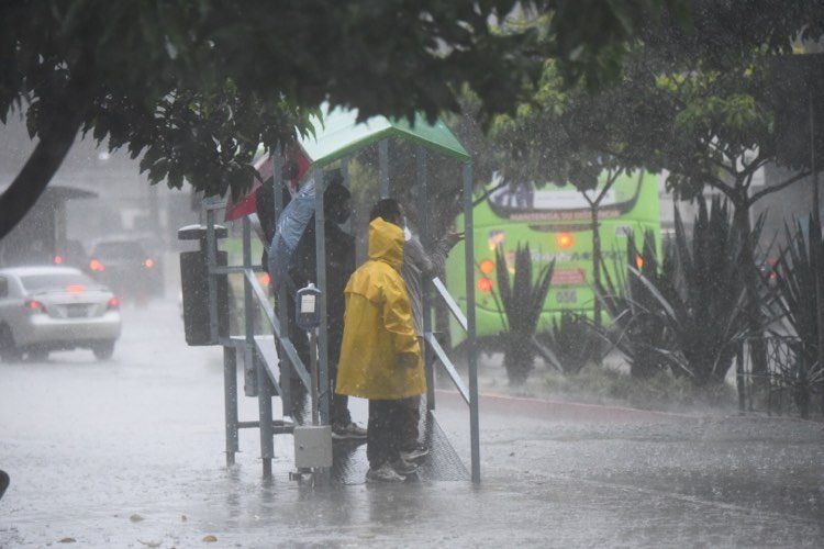 Conred declara alerta roja en Guatemala por tormenta Julia