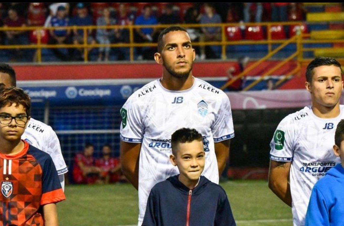 Xelajú presenta al jugador panameño Manuel Morán